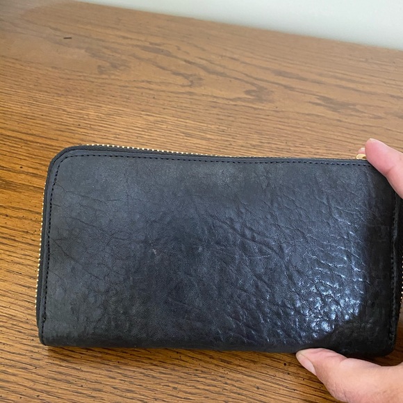 NWT Tory Burch Wallet with gold adornments - Picture 2 of 10